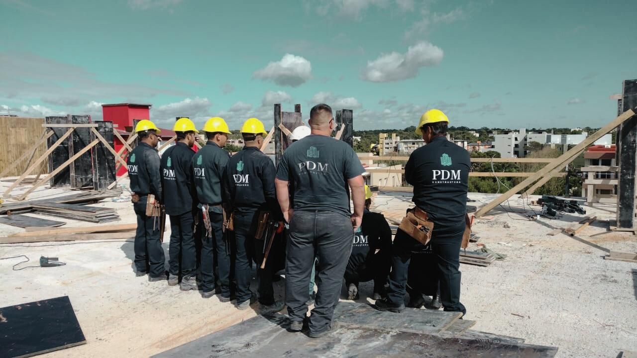 Equipo de PDM Constructora en obra