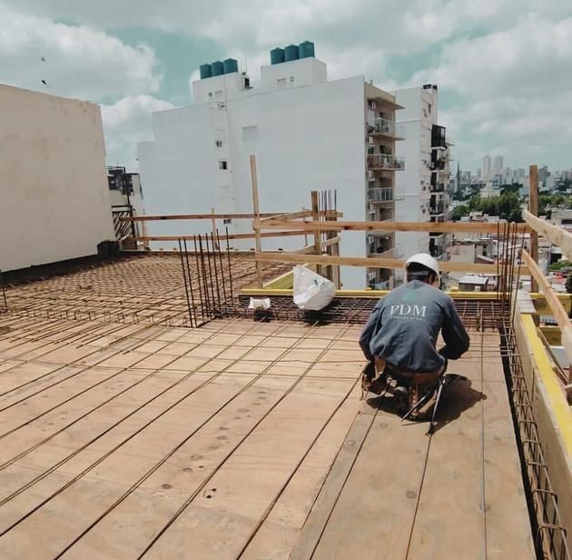Equipo de PDM Constructora trabajando en obra